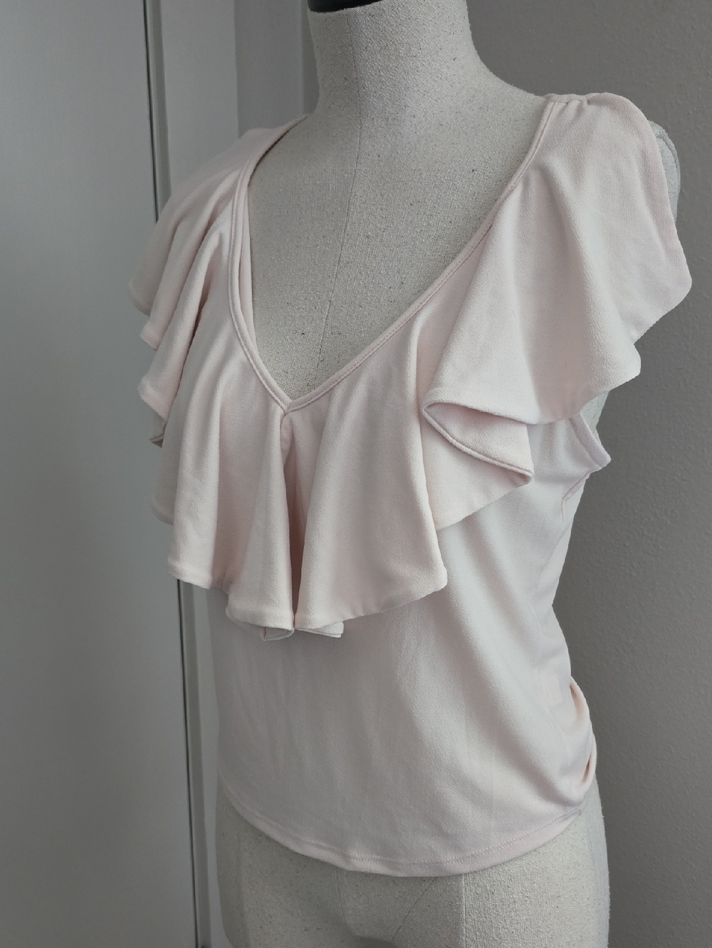 Ruffled V-Neck Women’s Top in Light Pink SZ Large